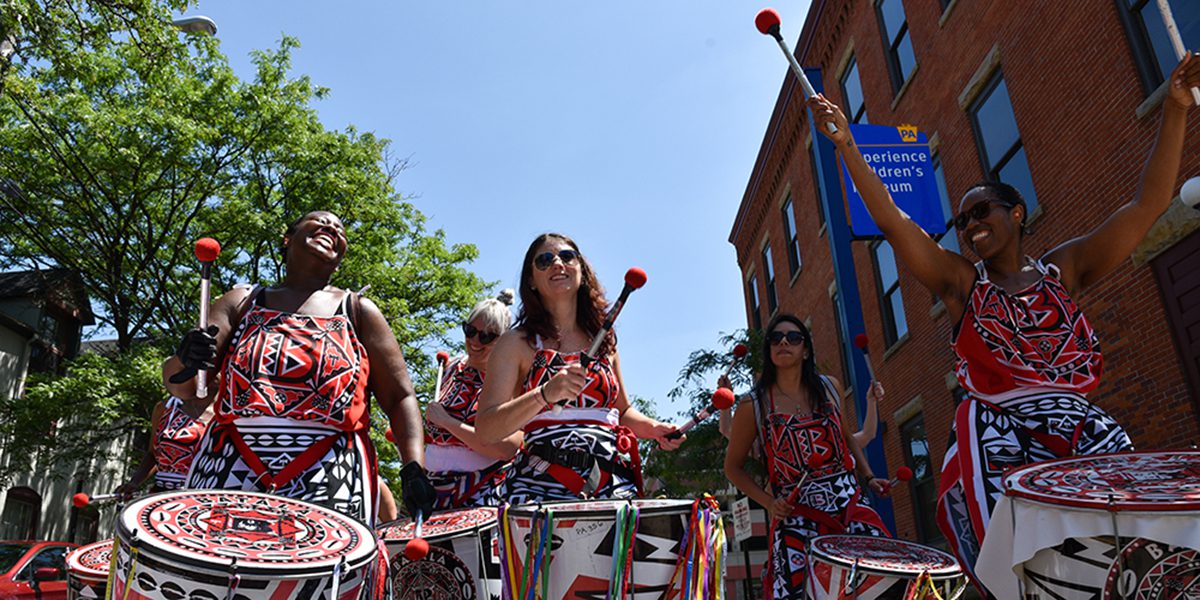 Musicians performing in downtown Erie